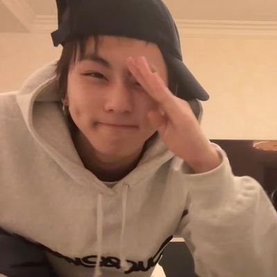 ipeunssera's profile picture. chari 🌷