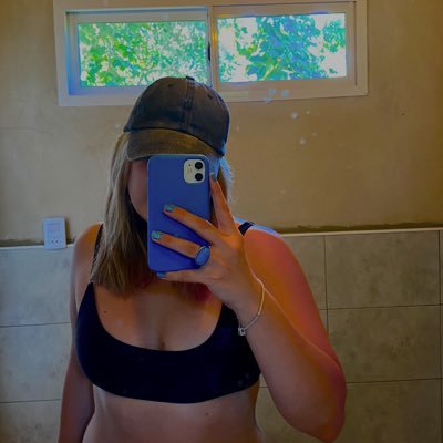 Moife's profile picture. Es mejor extrañar casa, que estar en casa sin conocer el mundo 🌎