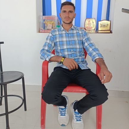 SunilCh28140641's profile picture. ख़ुद चिराग बन के जलो वक़्त के अंधेरे में
मांगी हुई रोशनी से कभी उजाले नहीं होते😎🦅