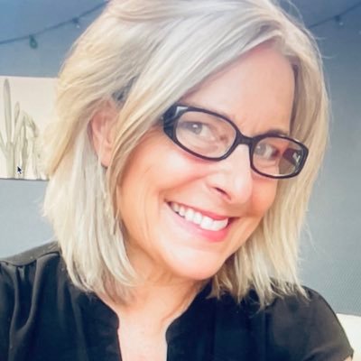 carrie_b_reilly's profile picture. 