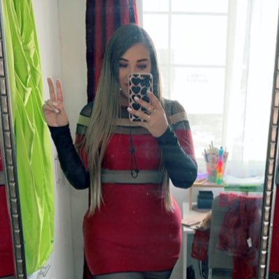 Extrovertida, Pecadora... Analítica de la vida misma, cantante de karaoke, mamá de Santy, salubrista por convicción y enfermera de vocación.