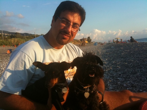 In direzione ostinata e contraria. Con una splendida moglie, un pinscher e due schnauzer.