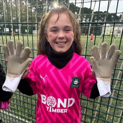 Under 11’s goalkeeper for Plymouth Argyle 🧤⚽️ Morley Rangers Girls FC 💜 Account ran & monitored by dad ⚽️