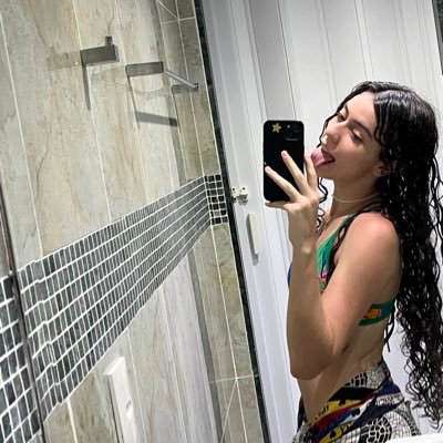 rio de janê

🏄🏻‍♀️