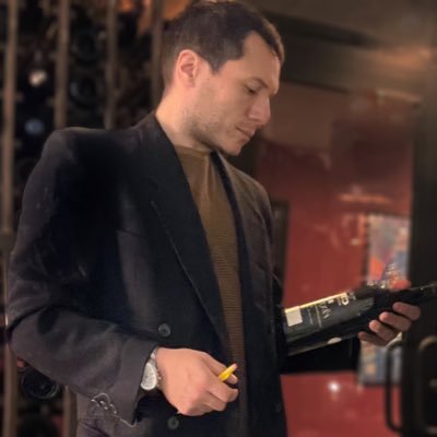 Wine Guy • Roots Fund Wine Education Scholar • WSET Level 2 Wine Certified • Currently Sommelier at City Winery flagship here in NYC