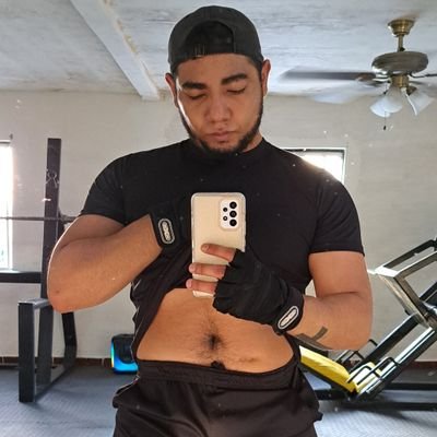 Nada en especial solo estoy aquí por morbo . 
No busco encuentros ,ni citas a ciegas solo ocio buen pedo cero problemas.  
Profesionista  ,Gamer ,Gymlover ❤️