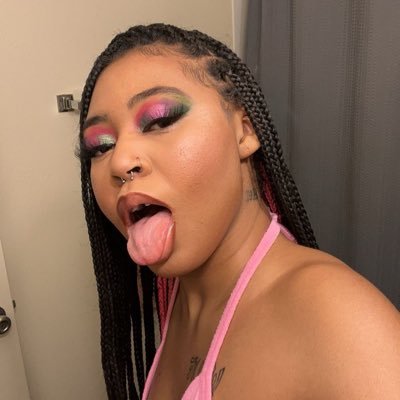 Hey I’m a solo creator and my DM’s are open let’s get to know each other