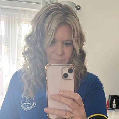 Wife💛Mum of 2💜NHS worker IoW🧡F1 fan 🏁 love footy, what more is there to say....oh yeah COYB!! 💙