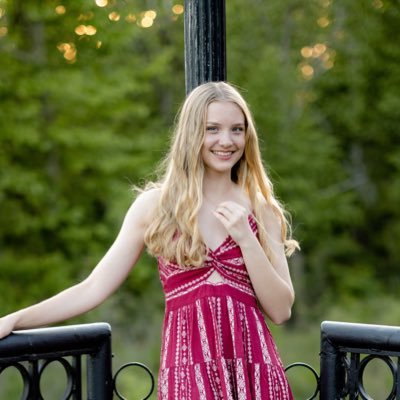 ElleRose854's profile picture. 