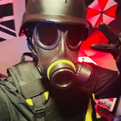 what’s is in the canister 🇬🇧 siege/cod/ halo cosplayer player Xbox player artist