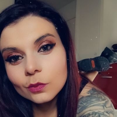 Femme drôle mais pas que si tu es curieux vient suivre mes pages et je t'en dirais plus ahaha à bientôt 🤪🥰
https://t.co/BEA9KAwyPb