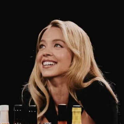 your daily of @sydney_sweeney.