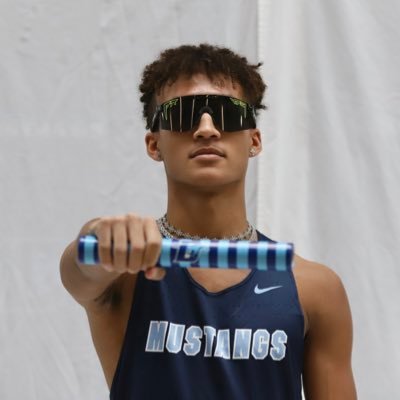 C/O ‘25 • Downers Grove South T&F • 3.66 GPA • Sprints (55, 60, 100, 200, 400, 4x1, 4x2, 4x4) Jumps (TJ, LJ) Hurdles (300h) • Email: jakesteeletnf@gmail.com