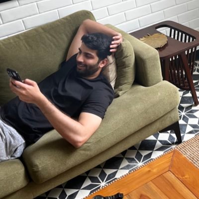 agmella's profile picture. A neesh account