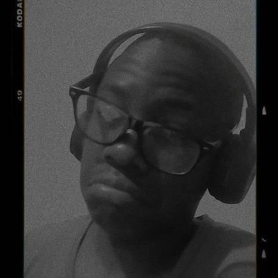 b__optimist's profile picture. J'ai appris que c'est parfois en se perdant qu'on finit par se retrouver. j'ai décidé de me perdre dans mes écrits espérant me retrouver! lis  mw comme ça👇