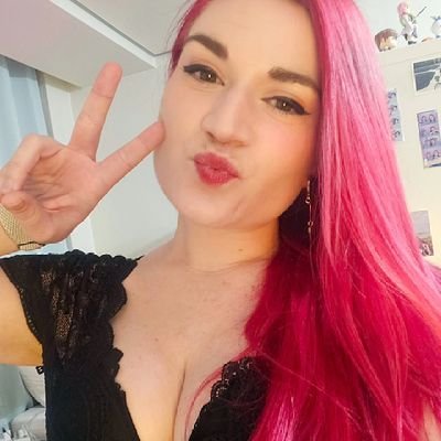 Hi, I'm Glo, aka THE CAPSLOCK QUEEN! || Mental Health Advocate & MMO Content Creator || 31 she/her ||  brittany@gamerglo.com