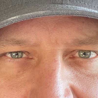 decellesy's profile picture. Amoureux de la langue française, passionné de voyage, libre penseur et rêveur. Pompier professionnel.