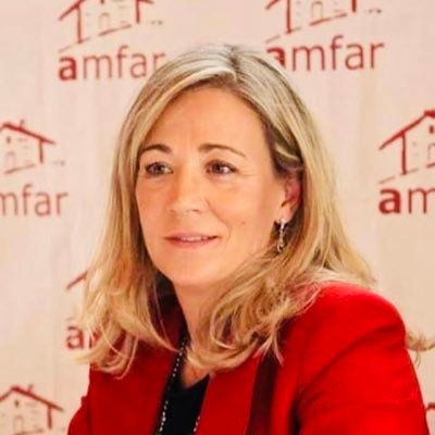 Secretaria General GPP en Cortes Castilla-La Mancha. Presidenta AMFAR-Mujeres Rurales. Madre de 2. Hermana de 6.