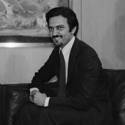 مهتم بالشأن السياسي .. اكتب كثيراً ولا انشر إلا القليل، فليس كل مايكتب قابل للنشر ولا كل مايعلم يقال.