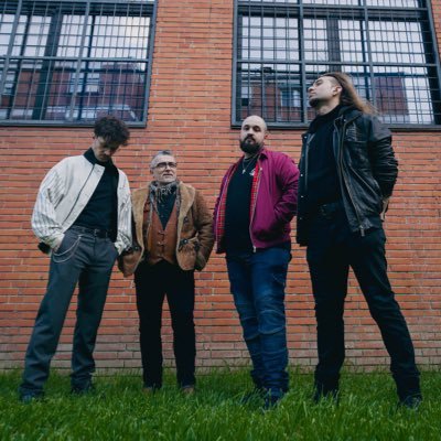 bullysoficial's profile picture. 🤟 Grupo de rock de carabanchel 🔥 Guitarras y voces: Alvaro y Fita / Bajo: Angel / Percusión: Rubio