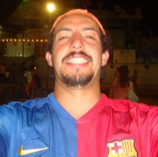 Arquitecto de profesión - amante de la tecnología - apasionado por el fútbol y el automovilismo y aviación.
