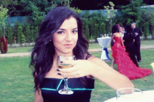 beykent üniversitesinde oyunculuk okuyor..19 yasındayım fanatik BEŞİKTASLIyım ve tabii ki ikizler..Doğukan AYDINOĞLU tek gerçeğim....