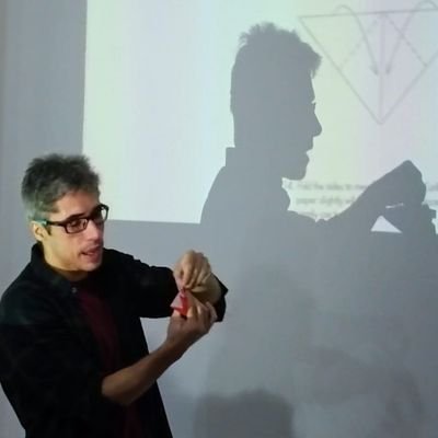 A través de la resolución de problemas en matemáticas. Profesor de didáctica de las matemáticas en la pública en @unizar. @sapmciruelos @_seiem @RealSocMatEsp.