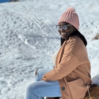 Chef with a touch of craze (Social)
extremely extroverted
When I'm serious I cook👩🍳
I dance stupidly😂💃
Emotional hard girl 🤪 Arsenal fan ❣️❤Music lover ❤