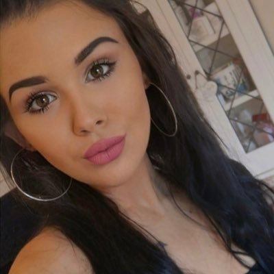 em_heseltine's profile picture. 