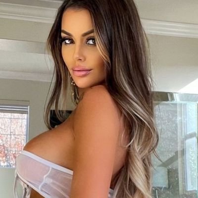 julieannee86204's profile picture. 