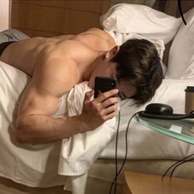 andrezqs's profile picture. .