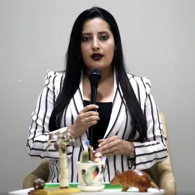 Periodista lojana, made in Puyango 💛💚🤍
Tus reportes al 📲 0983545661
Más mujeres para la democracia; más democracia para las mujeres 💪