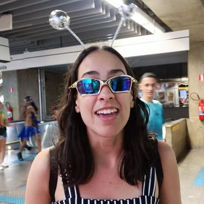 Ela/22
Ainda nao decidi minha coisa favorita para pôr aqui... Mas a indecisão é uma constante que vale a pena relatar.