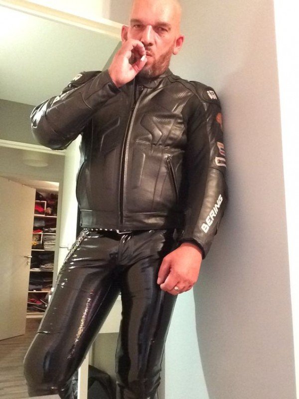 Passionate advocate of safe, sane, and consensual #GayBDSM #NSFW
