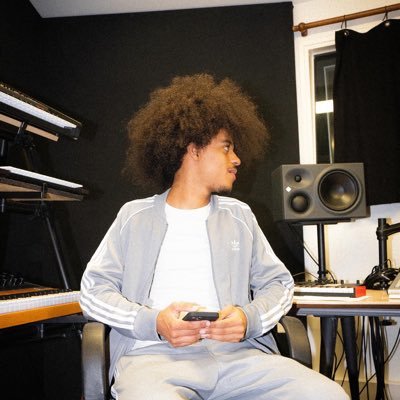 RenzoNoHoes's profile picture. 