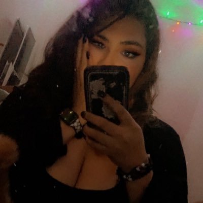 asirammy's profile picture. i like gaming and anime 🖤