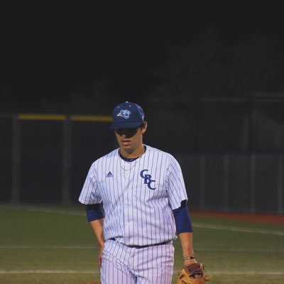 JUCO RHP  6’1 200