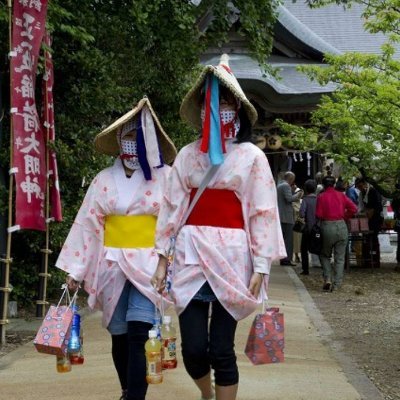 山形県鶴岡市神明町に鎮座まします鶴岡天満宮の公式アカウントです。神社のお仕事などをつぶやきます。各種のご祈祷等のご予約はお電話にてお願いいたします。電話番号0235-22-3952 　　　　　　　　　　　　　　　　　　　　　　　　　　　　　　　　　　　　　　　⛩️例祭 5月25日 #鶴岡天神祭
#化けものまつり