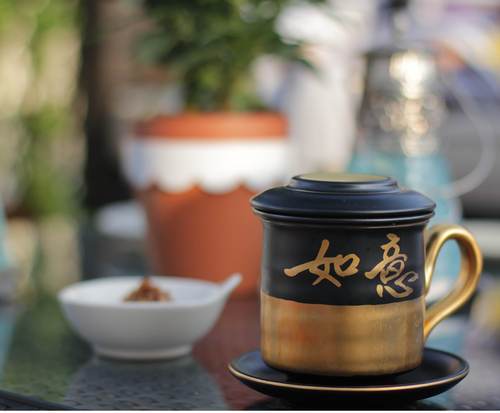 Hindwrites's profile picture. Curious. 📖