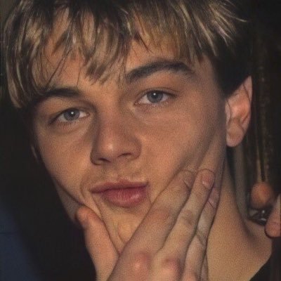 23 anos. afeminado, se nao gosta: nao chama, venda de conteudo na dm