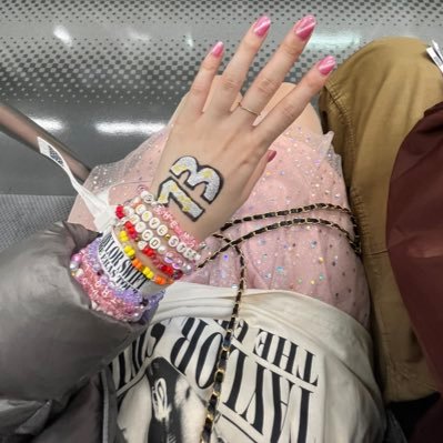 199810__'s profile picture. I polish up real