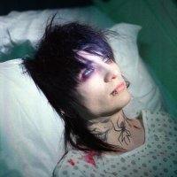 cat (@v4mp1r3luvrr) 's Twitter Profile