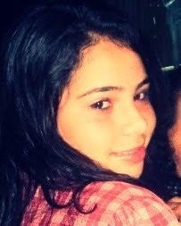 14 anos , Estrovertida , loukaa , gosto de fazer novas amizades .. adoroo rock . Ando de skate . e tudo mais ..
