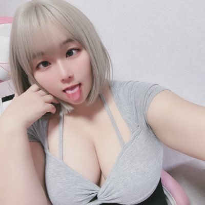 lovemilemileH's profile picture. 157/H 星座♊️ #蜜璃 #廢文帳 #認真就輸了 #角色扮演 #萌系 #肉肉 #巨乳 #小隻馬 🈲️認親 截圖 ❤️#制服控 #聲控 #陽光男孩 #未滿18請勿瀏覽 私訊僅回覆抖內者🤪 （互推私訊）