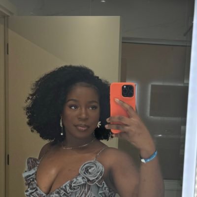 temil_1's profile picture. 