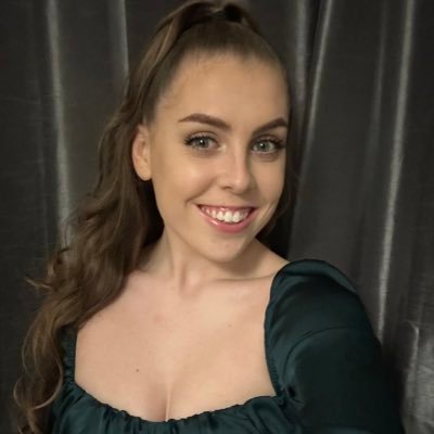 cait_joness's profile picture. 