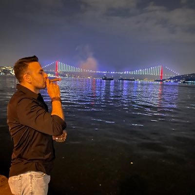Smt_bzkrtt's profile picture. Filmin sonunda hepimiz ölüyoruz eğlenmenize bakın