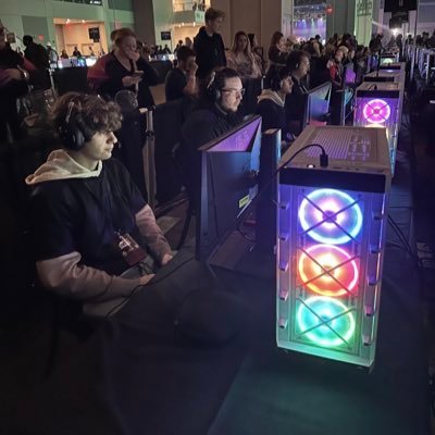 Collapsie_'s profile picture. | 20. | https://t.co/tZooGrnpEV