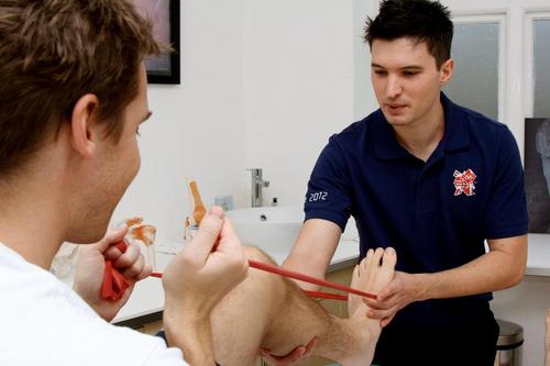 Finchley Injury & Sports Therapy Clinics. We treat neck & back pain, muscle strains, joint pain, ligament sprains, workplace injuries & more.