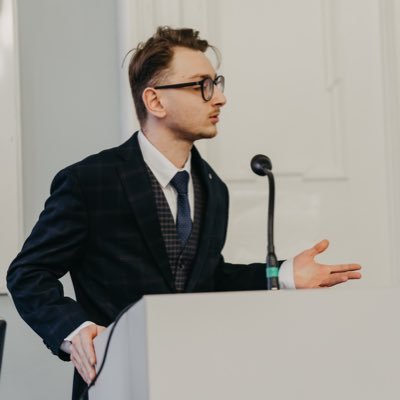 solansky_tadeas's profile picture. Jsem Valach z Beskyd a nezapřu se. Studuju politologii v Olomouci. Se Zvol si info jsme dali dohromady workshop pro seniory v oblasti mediální gramotnosti.